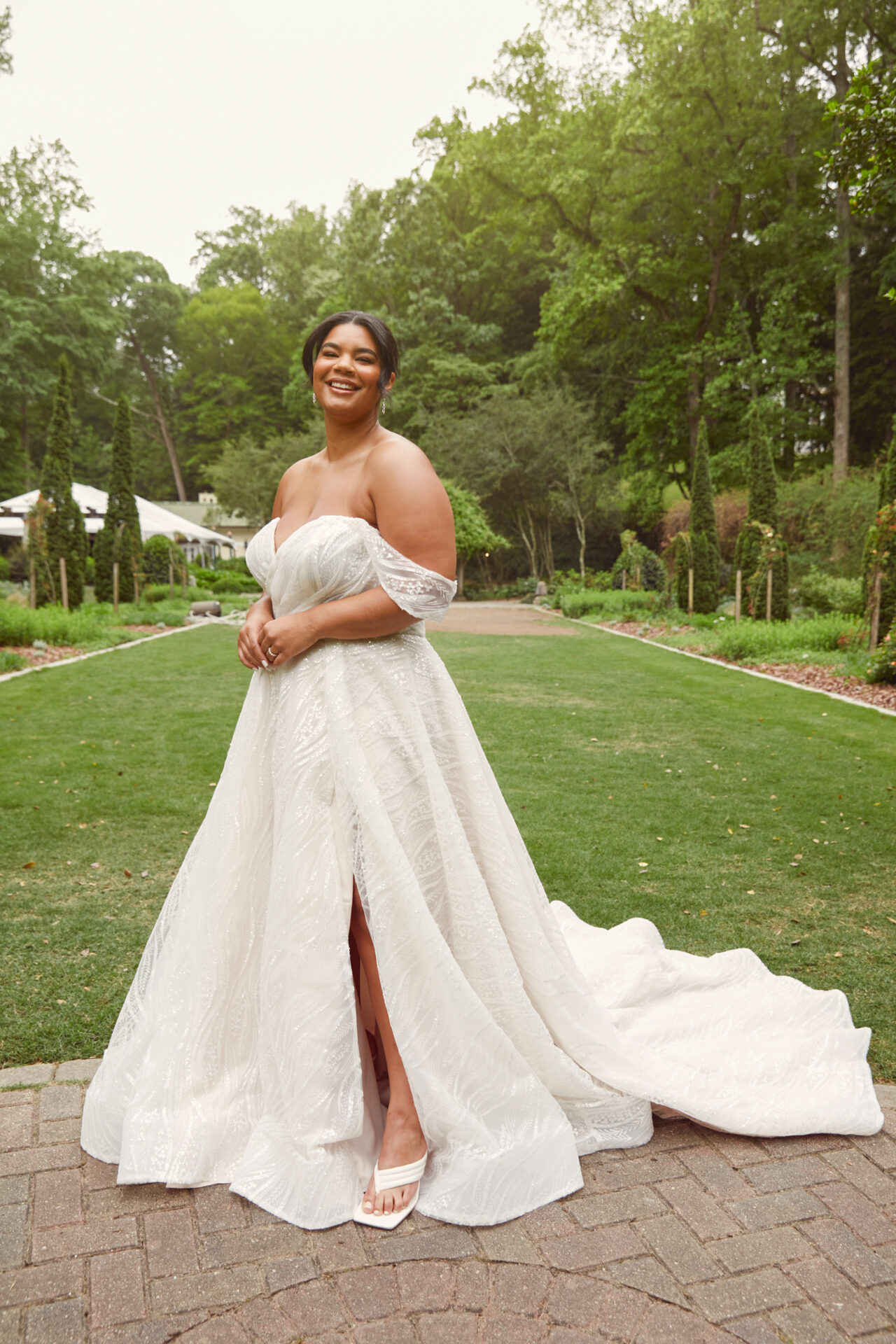 Best wedding dresses for plus size deals
